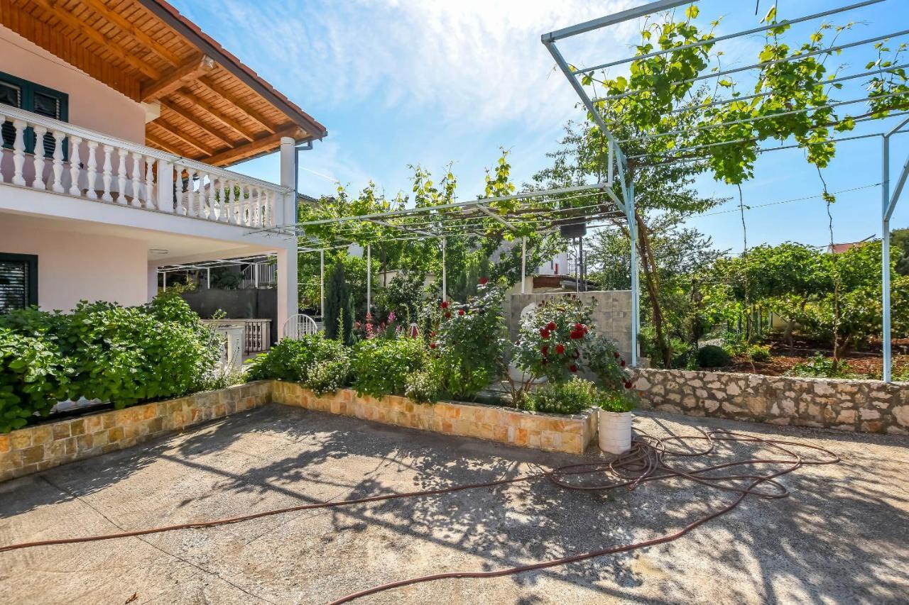 Вилла House Lucija Рогозница Экстерьер фото